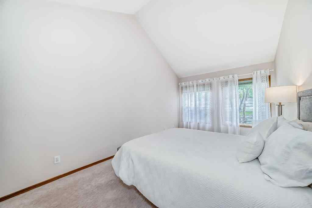 MLS® A2255068 - 162 Somervale Point SW in Somerset Calgary, Residential