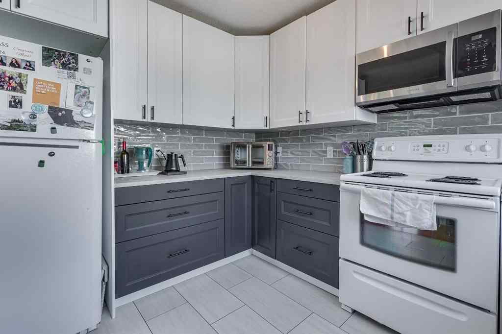 MLS® A2255085 - 4912 39 Street  in Central Innisfail Innisfail, Residential