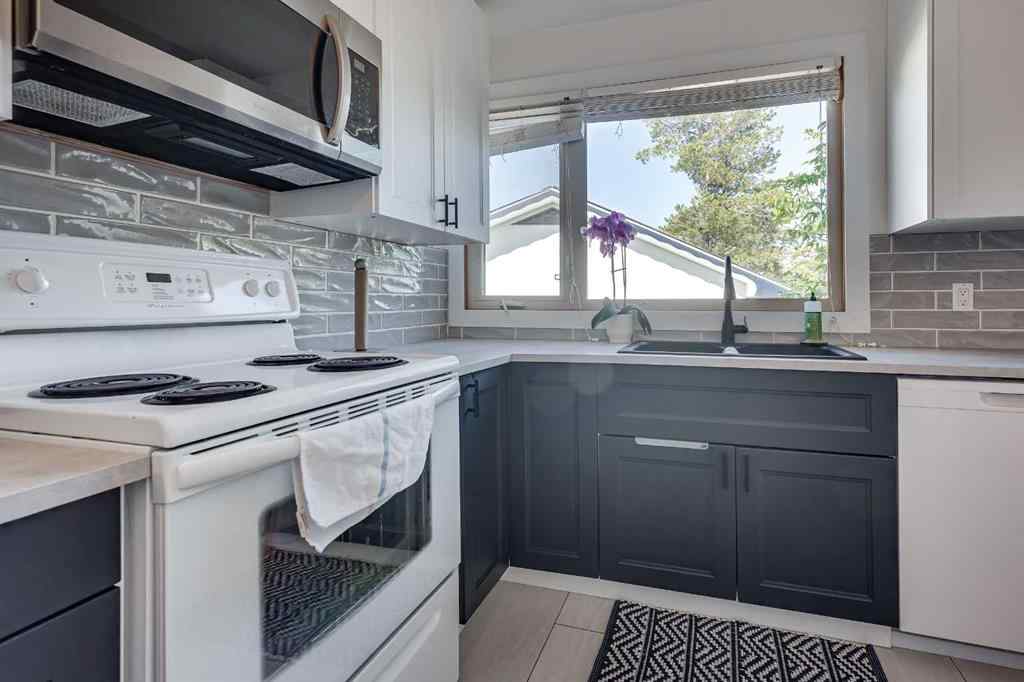 MLS® A2255085 - 4912 39 Street  in Central Innisfail Innisfail, Residential