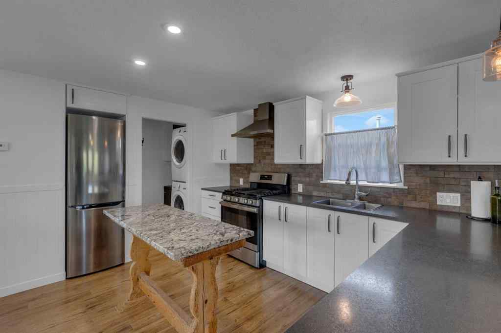 MLS® A2255086 - 233 1 Street  in NONE Irricana, Residential