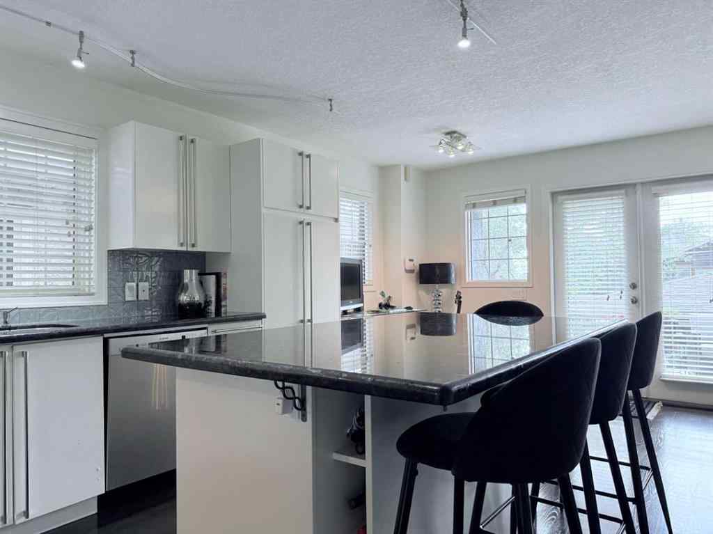 MLS® A2255087 - 1903 29 Avenue SW in South Calgary Calgary, Residential