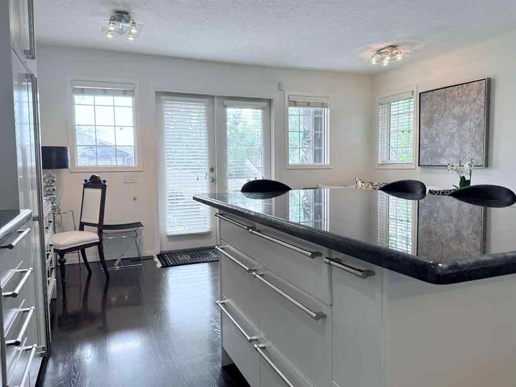 MLS® A2255087 - 1903 29 Avenue SW in South Calgary Calgary, Residential