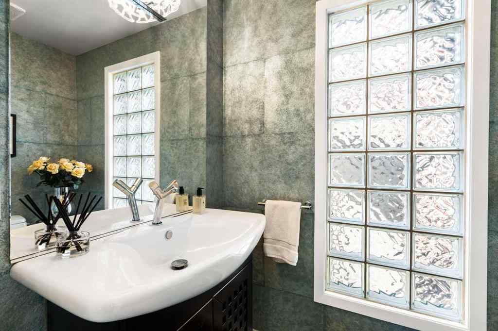 MLS® A2255087 - 1903 29 Avenue SW in South Calgary Calgary, Residential