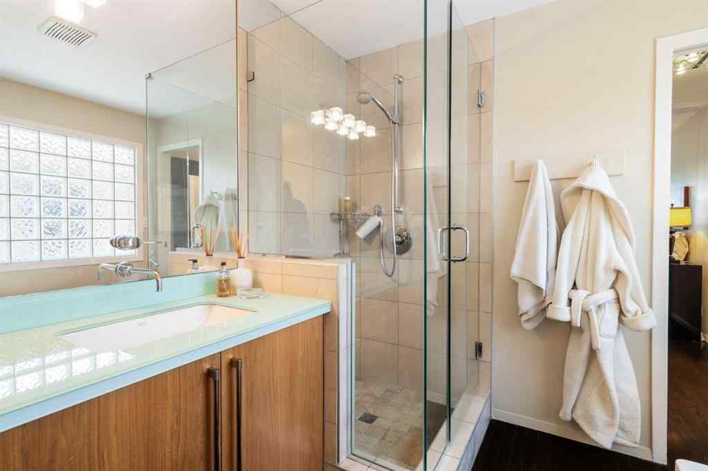 MLS® A2255087 - 1903 29 Avenue SW in South Calgary Calgary, Residential