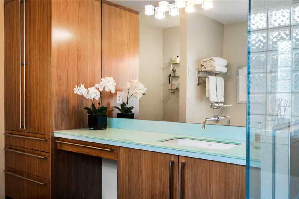 MLS® A2255087 - 1903 29 Avenue SW in South Calgary Calgary, Residential