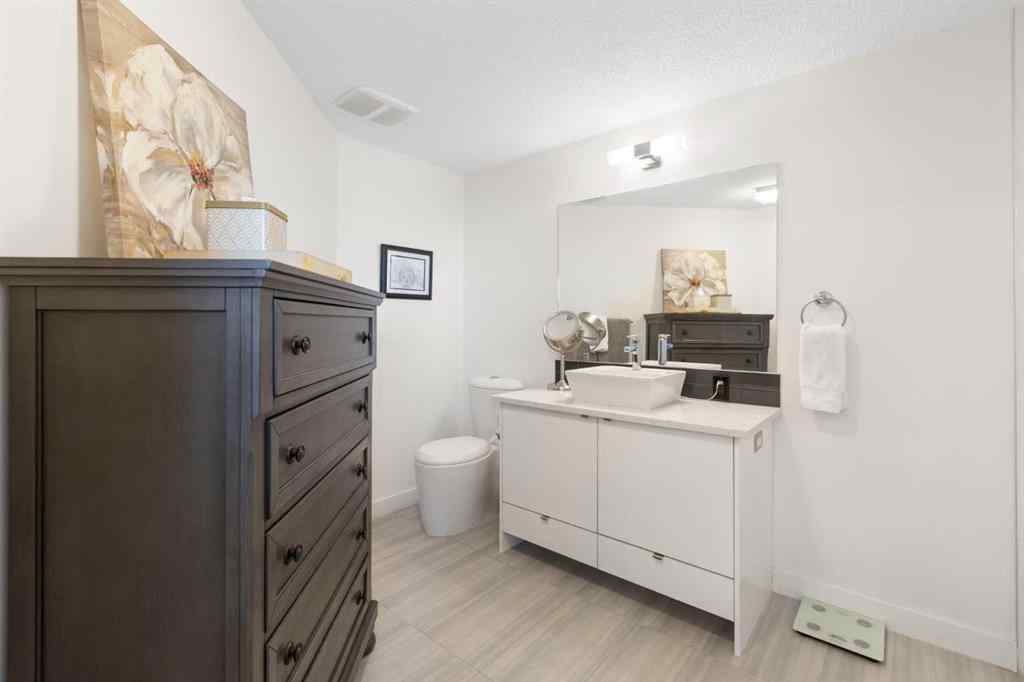 MLS® A2255088 - Unit #227 15 Aspenmont Heights SW in Aspen Woods Calgary, Residential