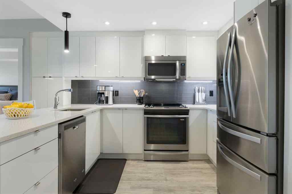 MLS® A2255088 - Unit #227 15 Aspenmont Heights SW in Aspen Woods Calgary, Residential