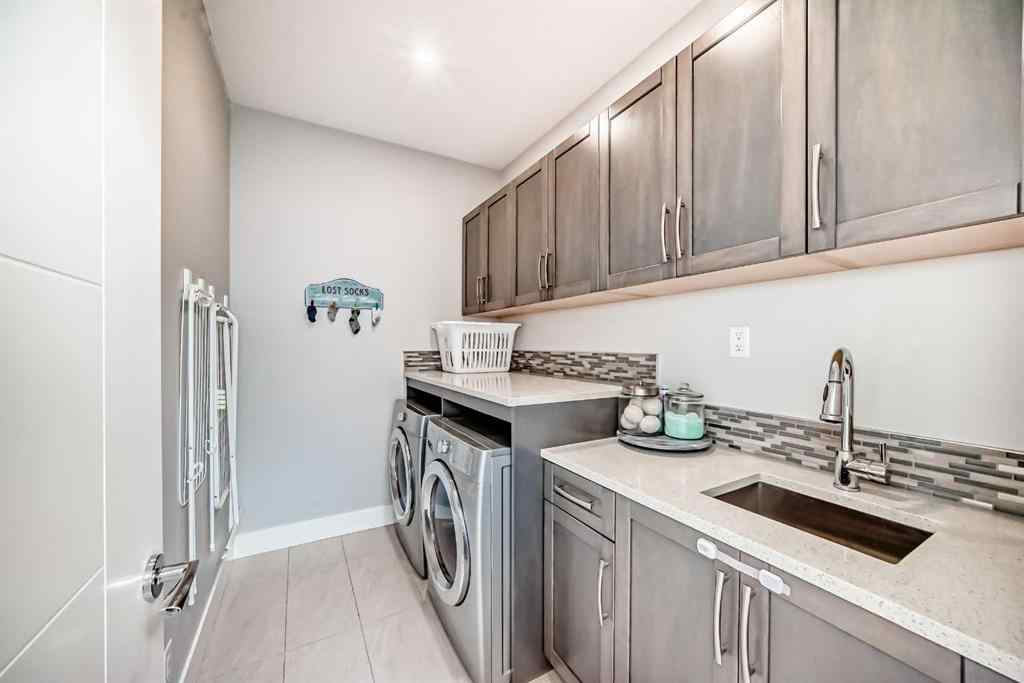 MLS® A2255093 - 2808 39 Street SW in Glenbrook Calgary, Residential