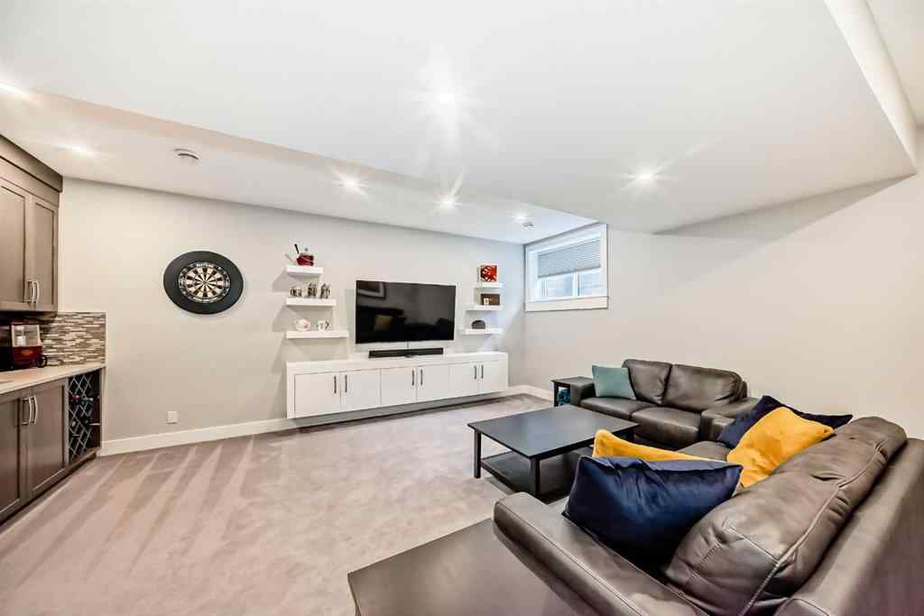 MLS® A2255093 - 2808 39 Street SW in Glenbrook Calgary, Residential