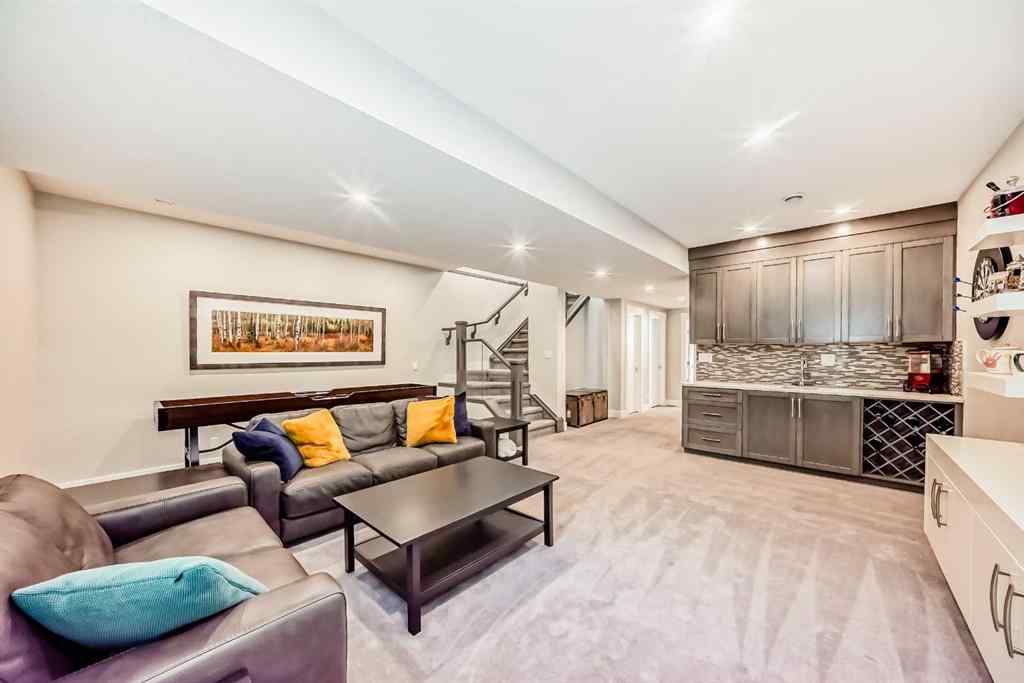 MLS® A2255093 - 2808 39 Street SW in Glenbrook Calgary, Residential