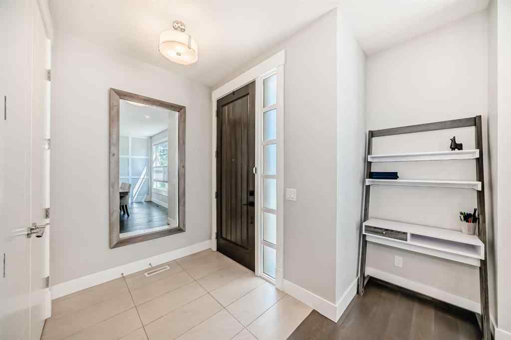 MLS® A2255093 - 2808 39 Street SW in Glenbrook Calgary, Residential