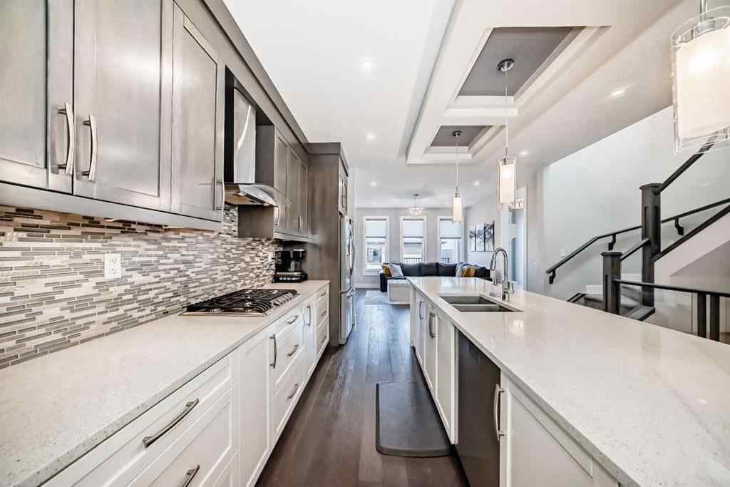 MLS® A2255093 - 2808 39 Street SW in Glenbrook Calgary, Residential