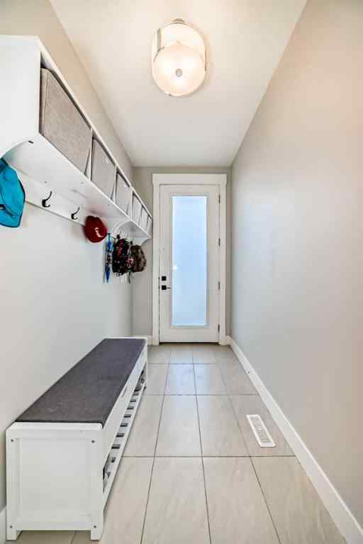MLS® A2255093 - 2808 39 Street SW in Glenbrook Calgary, Residential