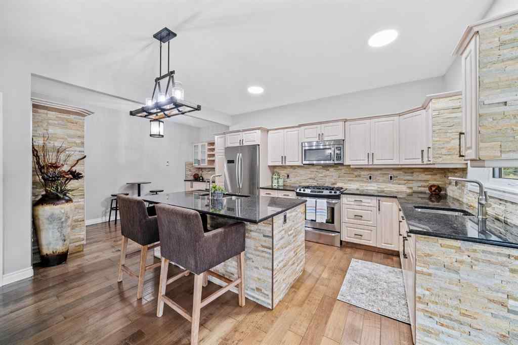 MLS® A2255104 - 187 Gleneagles View  in GlenEagles Cochrane, Residential