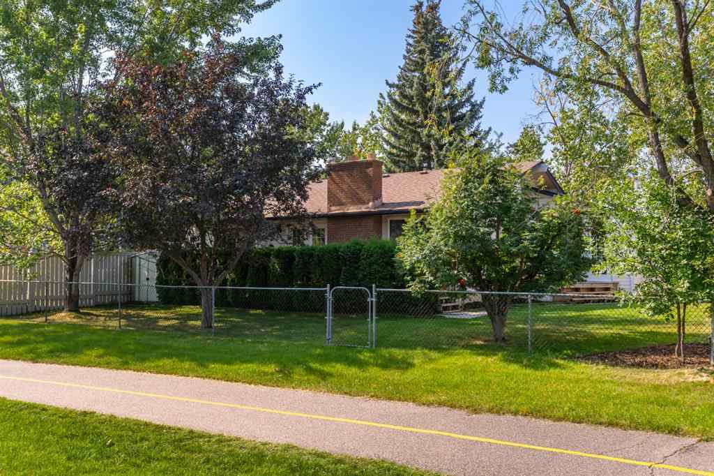 MLS® A2255105 - 124 Midpark Drive SE in Midnapore Calgary, Residential