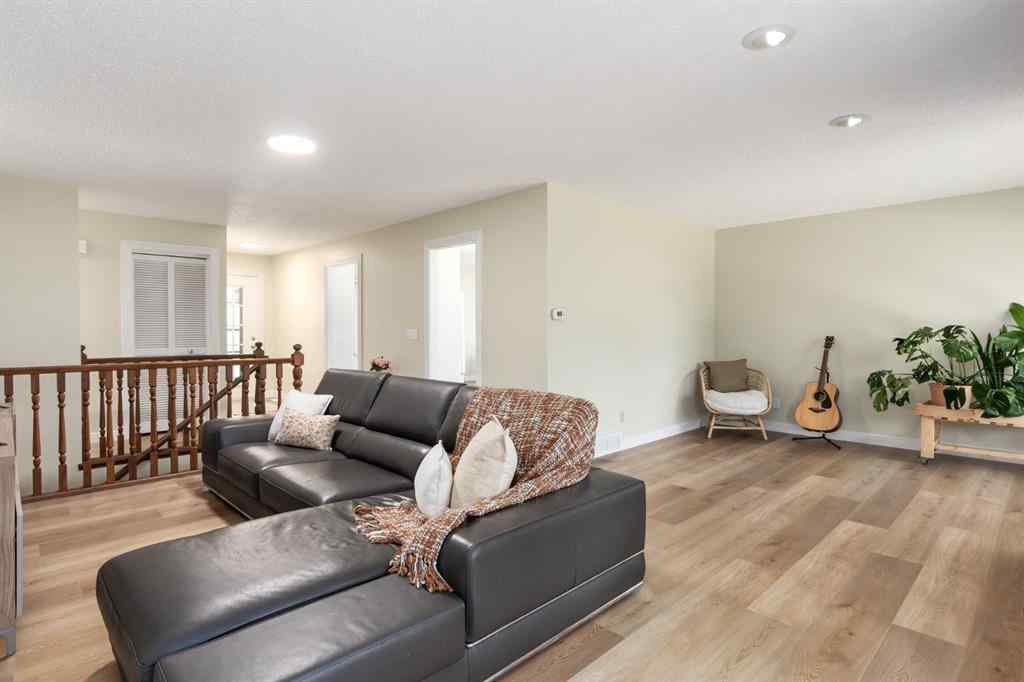 MLS® A2255105 - 124 Midpark Drive SE in Midnapore Calgary, Residential