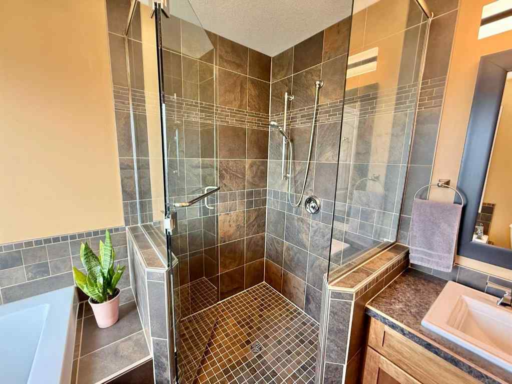 MLS® A2255114 - 10214 82 Street  in Saddleback Ridge Peace River, Residential