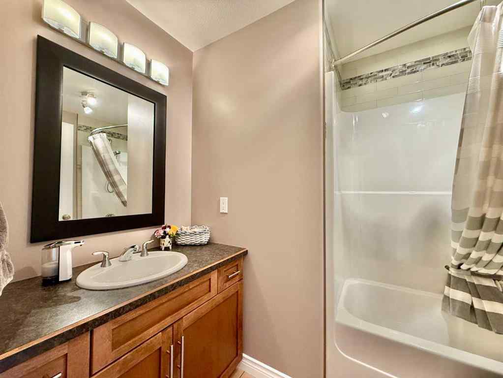 MLS® A2255114 - 10214 82 Street  in Saddleback Ridge Peace River, Residential