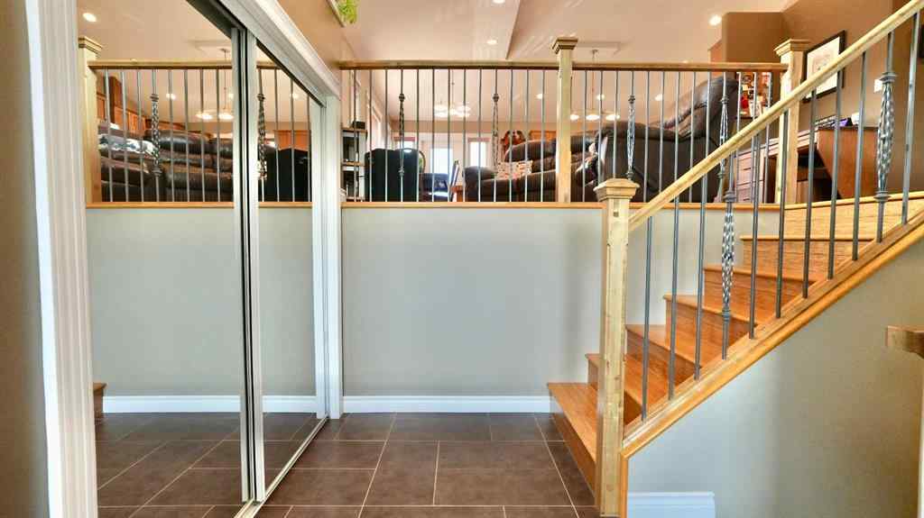 MLS® A2255114 - 10214 82 Street  in Saddleback Ridge Peace River, Residential