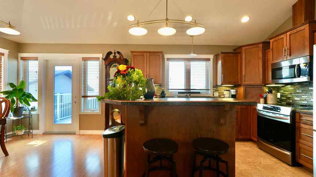 MLS® A2255114 - 10214 82 Street  in Saddleback Ridge Peace River, Residential