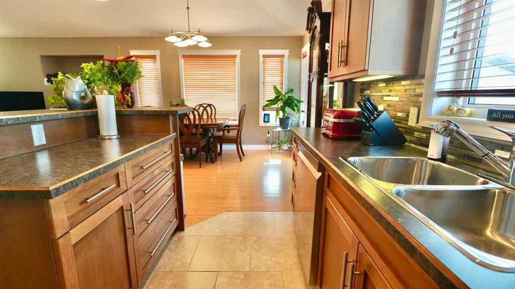 MLS® A2255114 - 10214 82 Street  in Saddleback Ridge Peace River, Residential