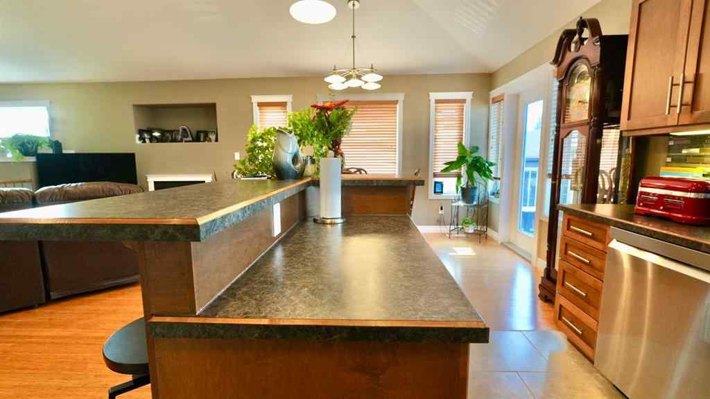 MLS® A2255114 - 10214 82 Street  in Saddleback Ridge Peace River, Residential