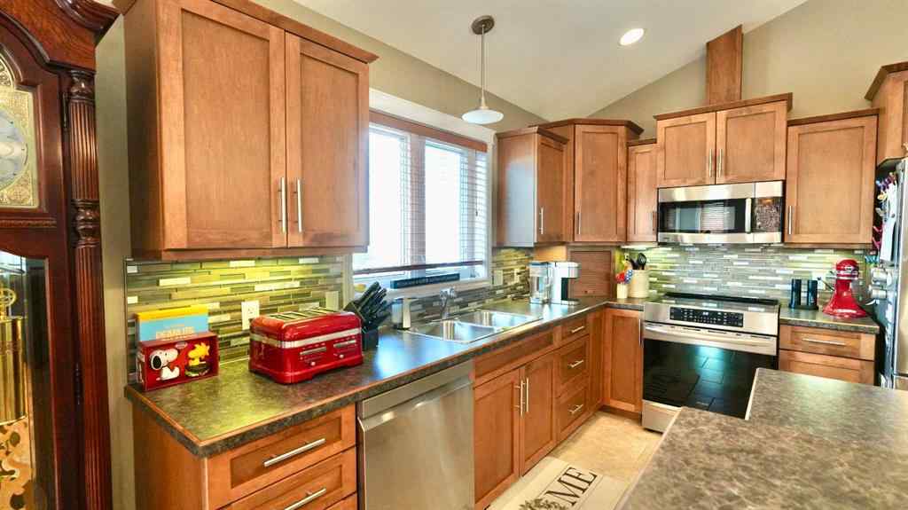 MLS® A2255114 - 10214 82 Street  in Saddleback Ridge Peace River, Residential