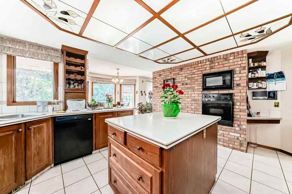 MLS® A2255129 - 131 Varsity Estates Terrace NW in Varsity Calgary, Residential