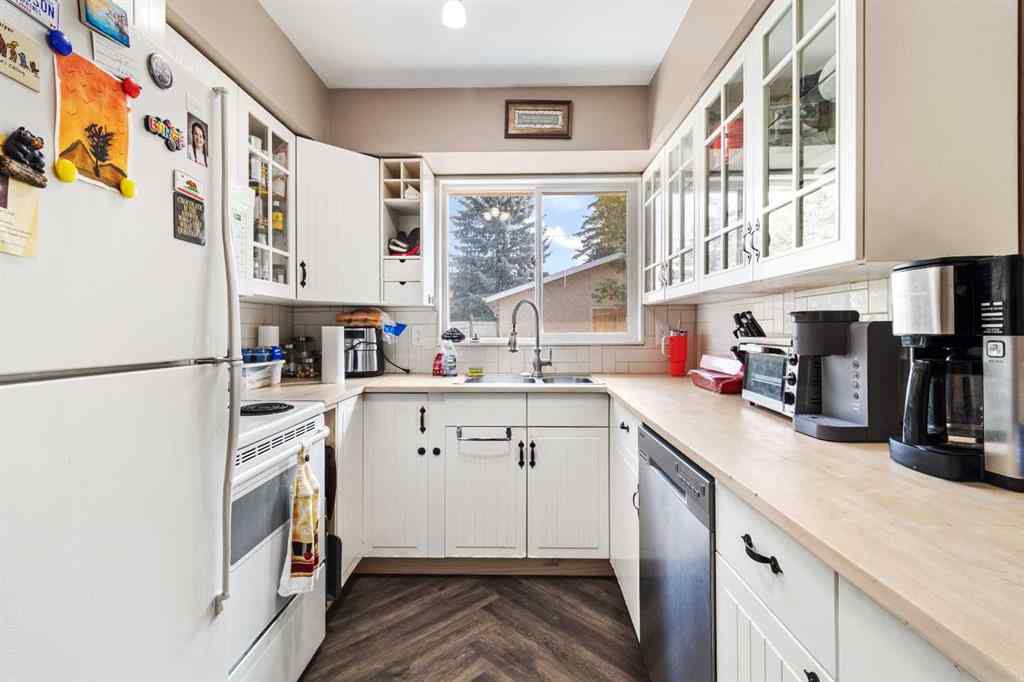 MLS® A2255137 - 3205 44A Avenue  in Mountview Red Deer, Residential