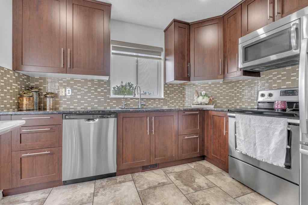 MLS® A2255141 - 190 Costa Mesa Close NE in Monterey Park Calgary, Residential