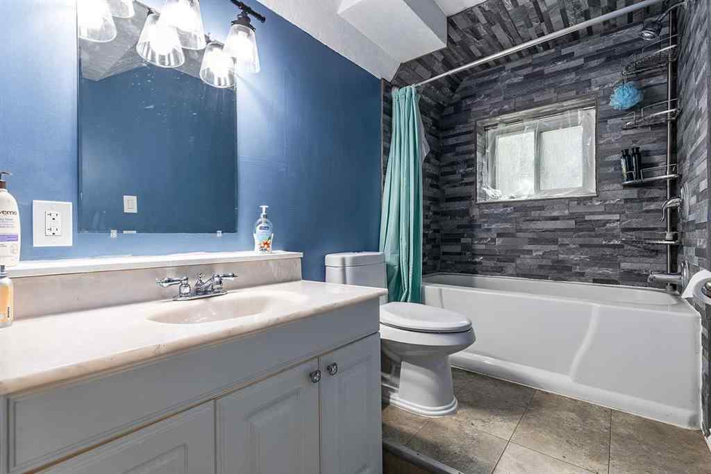 MLS® A2255148 - 15 Ross Haven Avenue SE in Ross Glen Medicine Hat, Residential