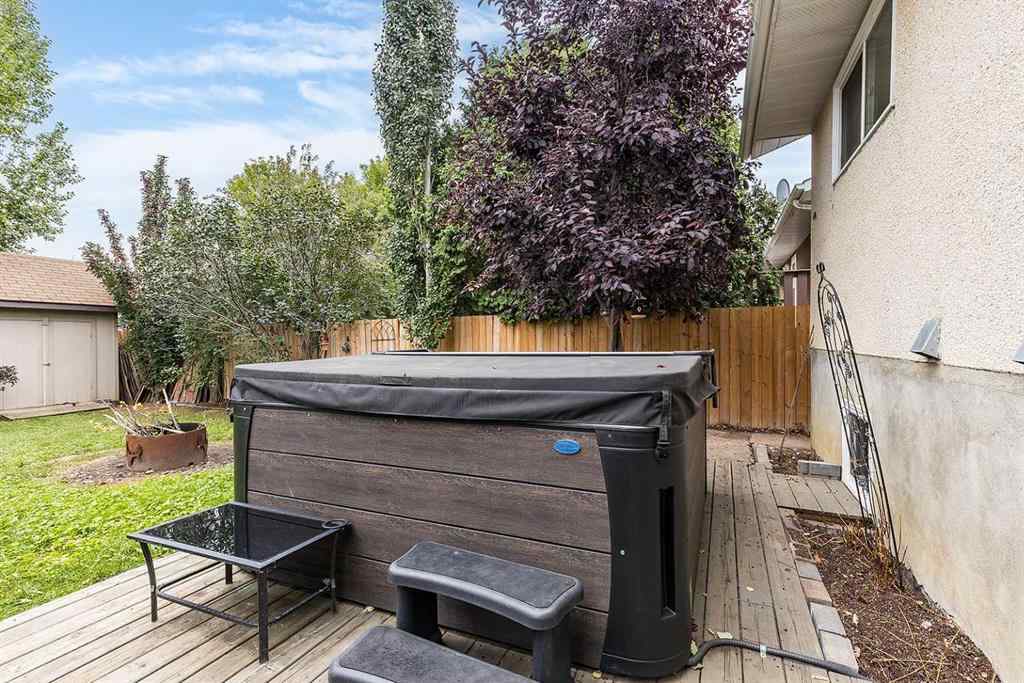 MLS® A2255148 - 15 Ross Haven Avenue SE in Ross Glen Medicine Hat, Residential