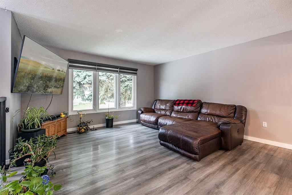 MLS® A2255148 - 15 Ross Haven Avenue SE in Ross Glen Medicine Hat, Residential