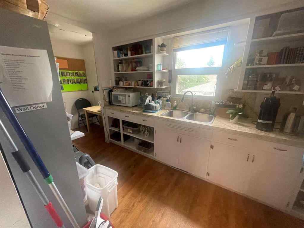 MLS® A2255151 - 218 Crowchild Trail NW in West Hillhurst Calgary, Commercial