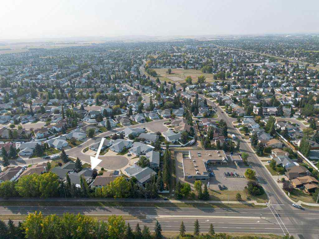 MLS® A2255154 - 9 Dunn Close  in Deer Park Village Red Deer, Residential