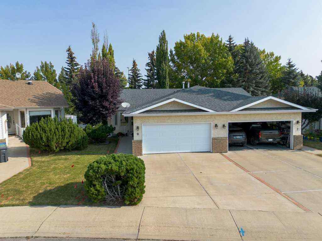 MLS® A2255154 - 9 Dunn Close  in Deer Park Village Red Deer, Residential