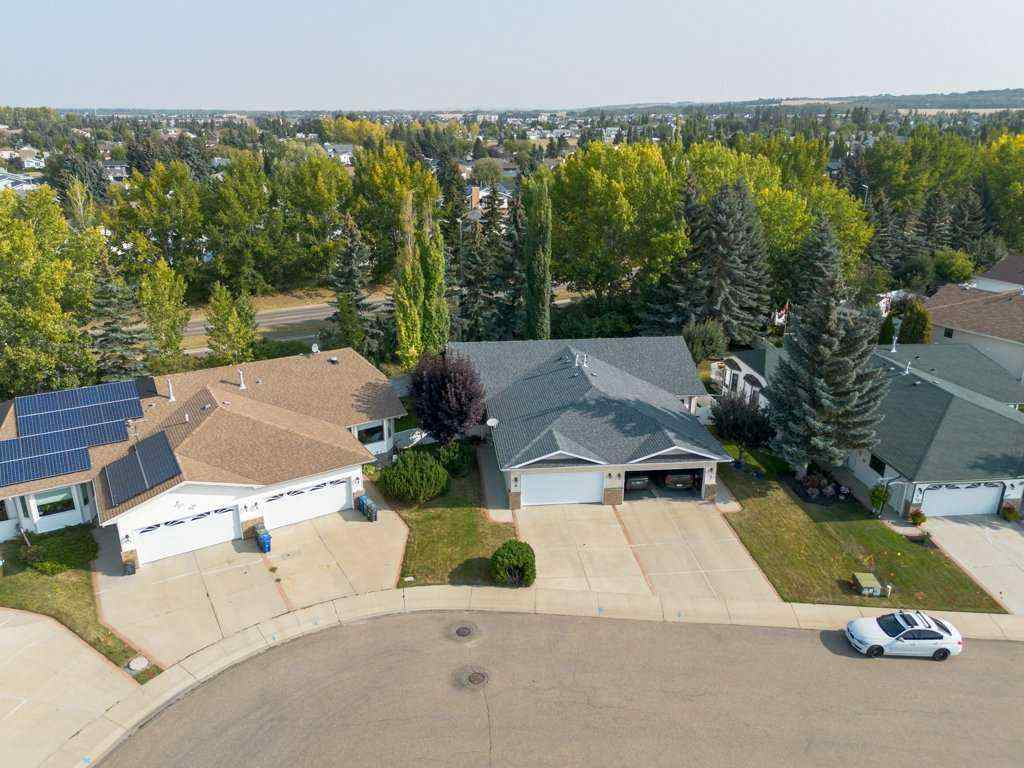 MLS® A2255154 - 9 Dunn Close  in Deer Park Village Red Deer, Residential