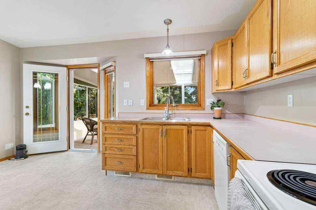 MLS® A2255154 - 9 Dunn Close  in Deer Park Village Red Deer, Residential