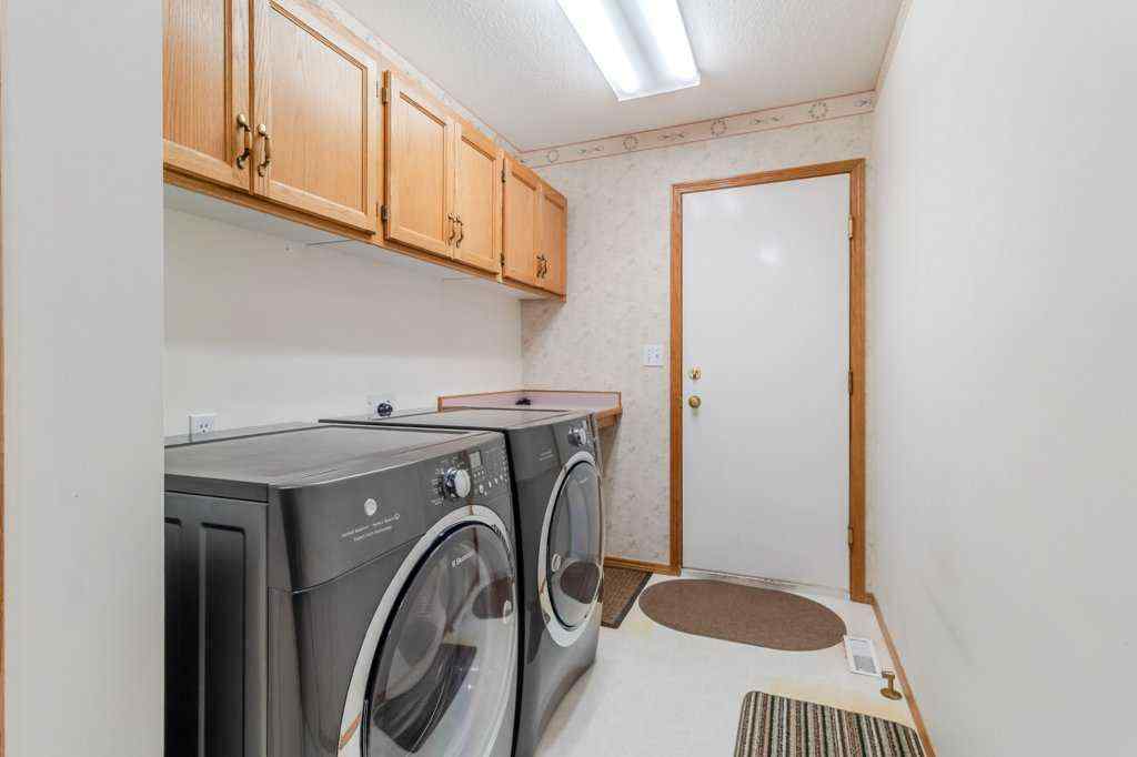 MLS® A2255154 - 9 Dunn Close  in Deer Park Village Red Deer, Residential
