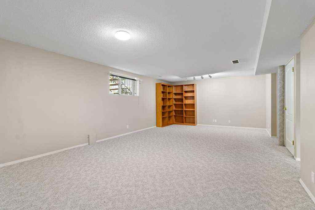 MLS® A2255154 - 9 Dunn Close  in Deer Park Village Red Deer, Residential