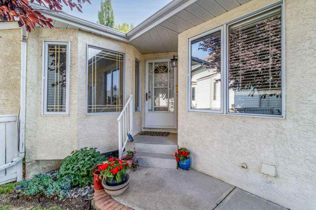 MLS® A2255154 - 9 Dunn Close  in Deer Park Village Red Deer, Residential