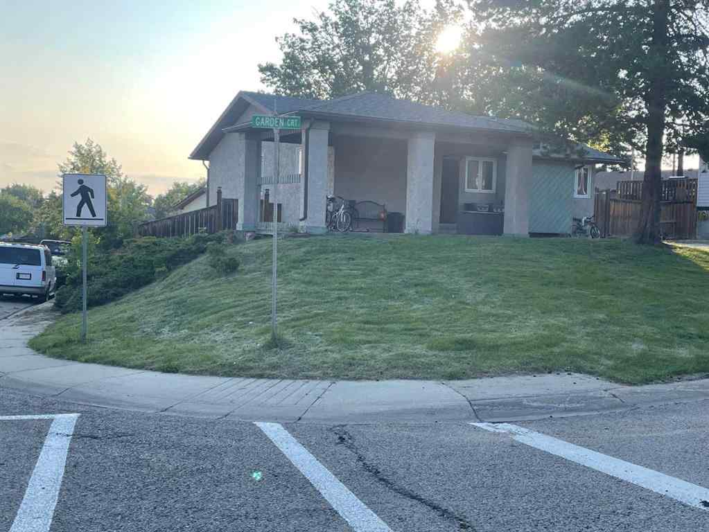 MLS® A2255155 - 2 Garden Court  in Lakeview Heights Sylvan Lake, Residential