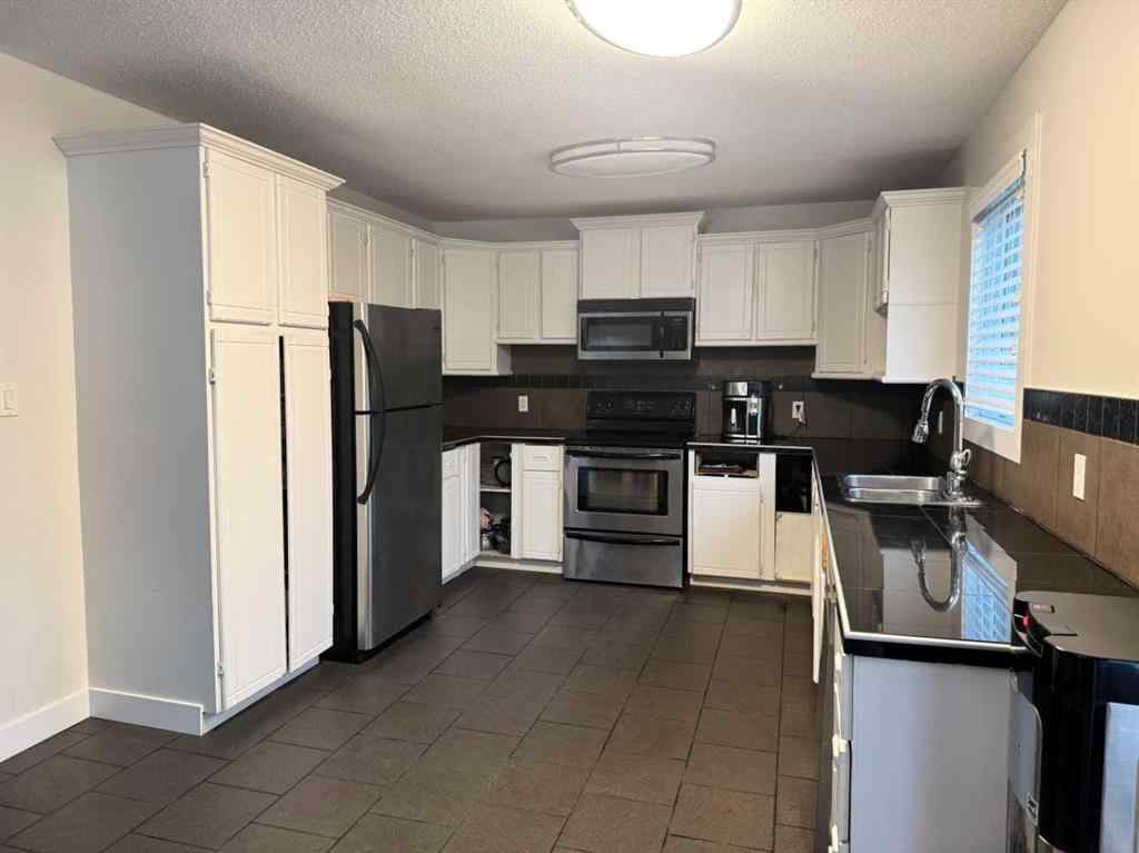 MLS® A2255155 - 2 Garden Court  in Lakeview Heights Sylvan Lake, Residential