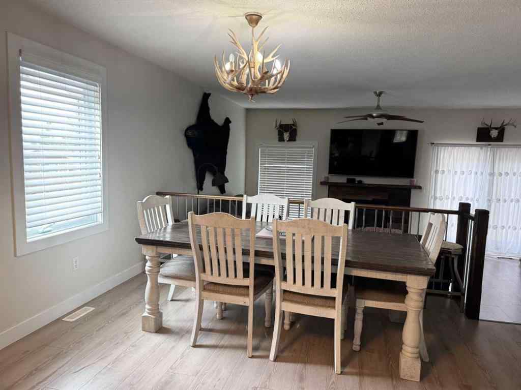 MLS® A2255155 - 2 Garden Court  in Lakeview Heights Sylvan Lake, Residential