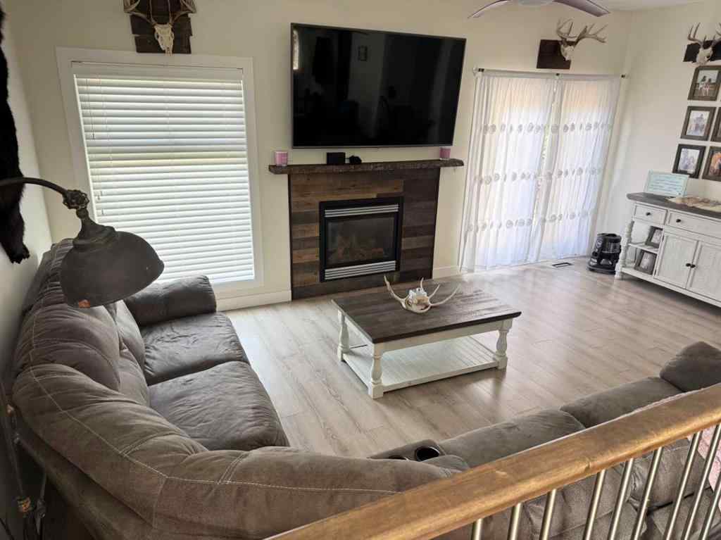 MLS® A2255155 - 2 Garden Court  in Lakeview Heights Sylvan Lake, Residential