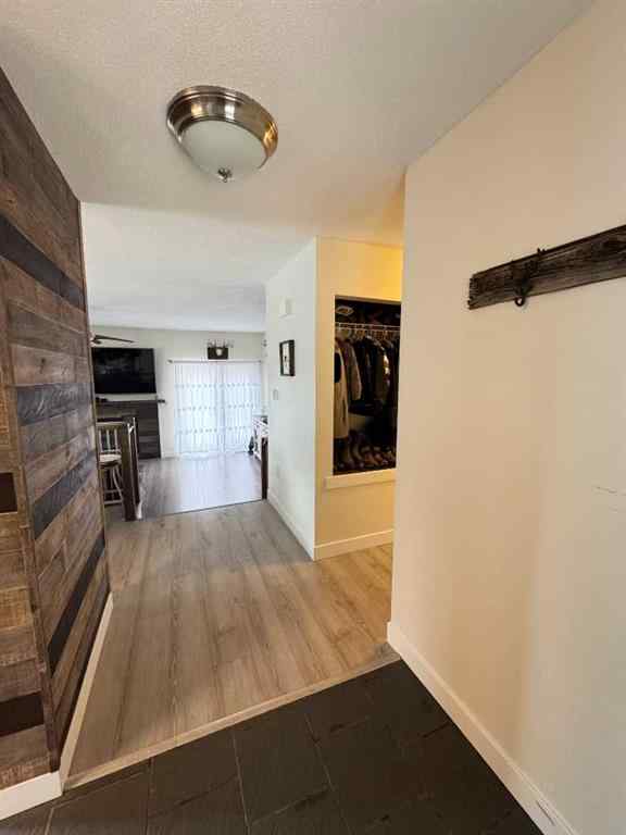 MLS® A2255155 - 2 Garden Court  in Lakeview Heights Sylvan Lake, Residential