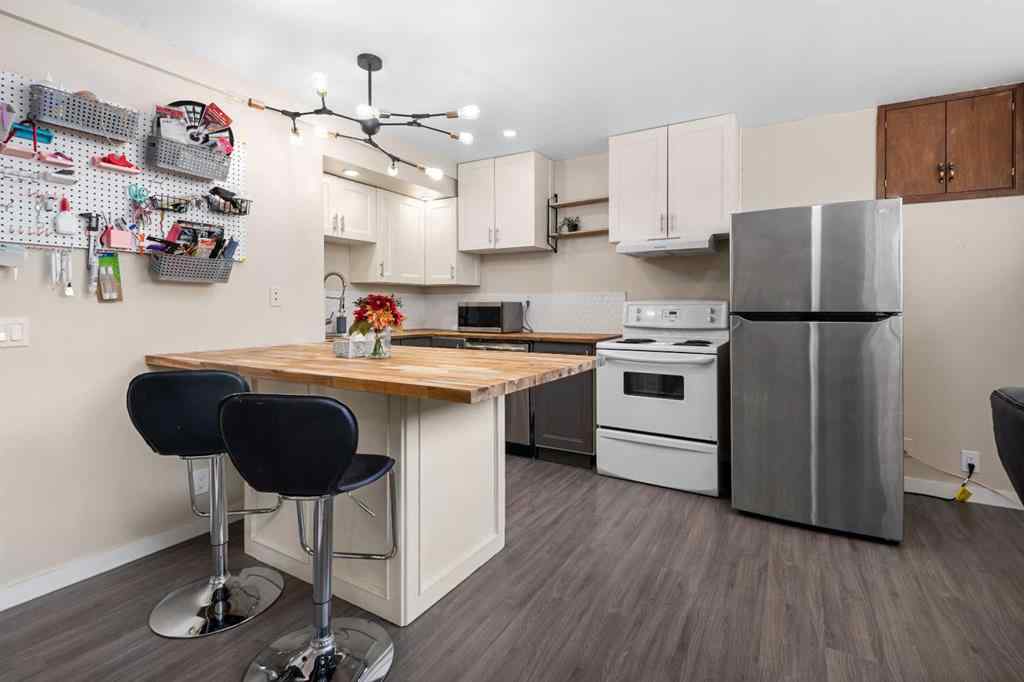 MLS® A2255159 - 212 Woodbine Boulevard SW in Woodbine Calgary, Residential