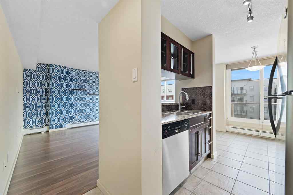 MLS® A2255173 - Unit #501 429 14 Street NW in Hillhurst Calgary, Residential
