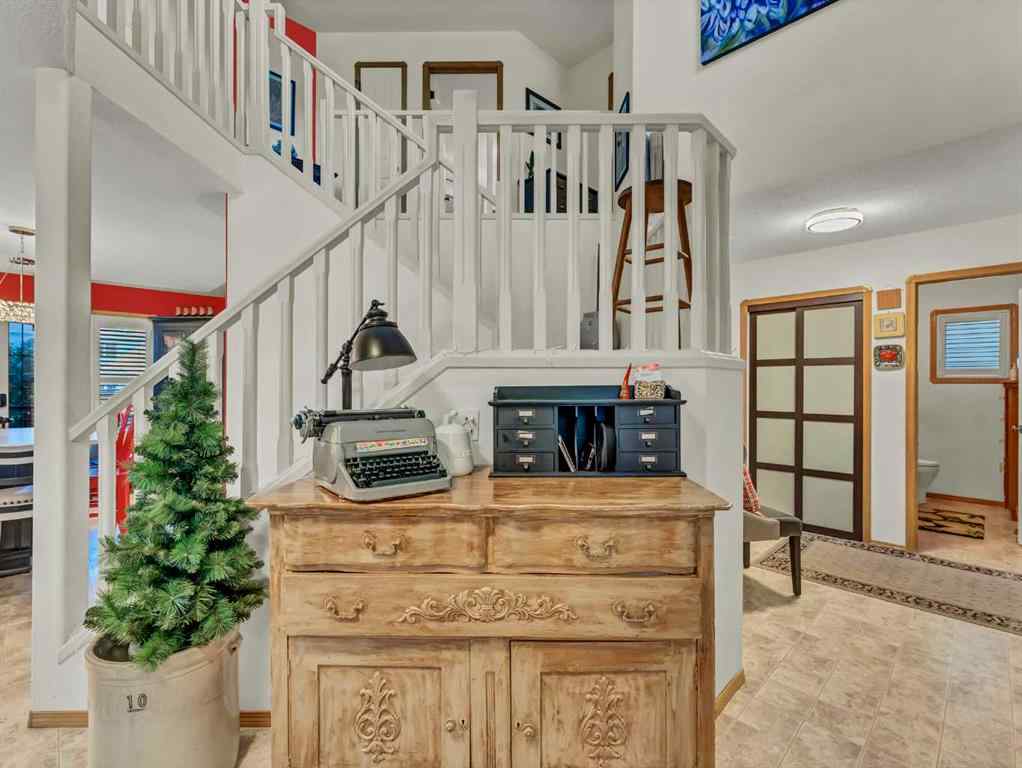 MLS® A2255174 - 12 Sunrise Court SW in SW Southridge Medicine Hat, Residential
