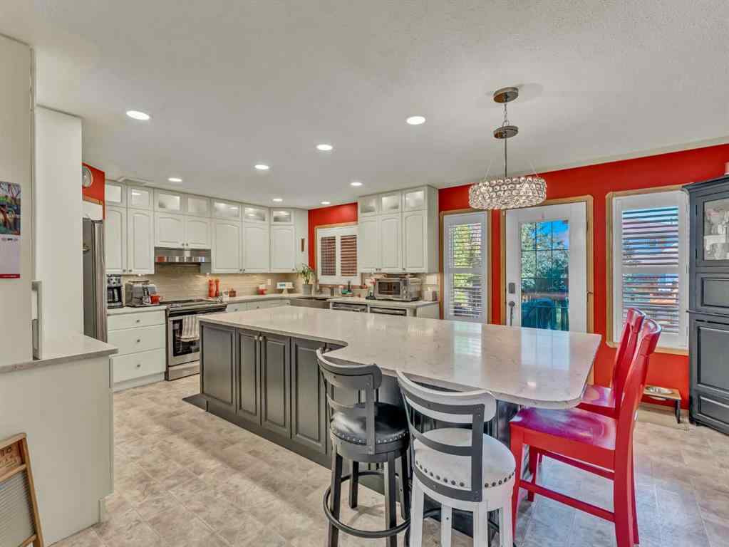 MLS® A2255174 - 12 Sunrise Court SW in SW Southridge Medicine Hat, Residential